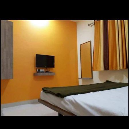 Vrundavan Hotel And Lodging Akalkot Exterior photo